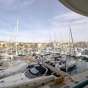  Appartement With Balcony And View On The Port