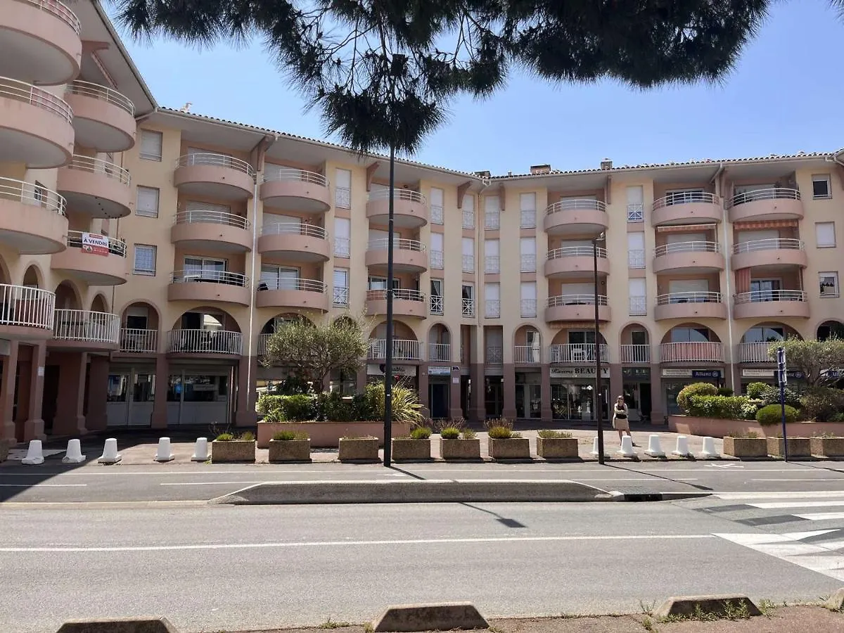Lejlighed Appartement A Frejus Avec Terrasse Et Menage Inclus - Fr-1-226A-66