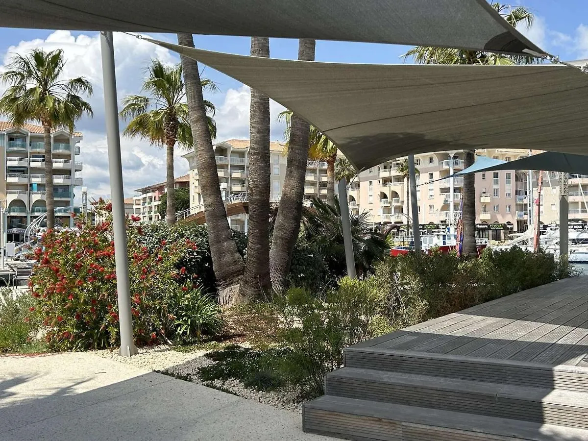 Appartement A Frejus Avec Terrasse Et Menage Inclus - Fr-1-226A-66 0*,